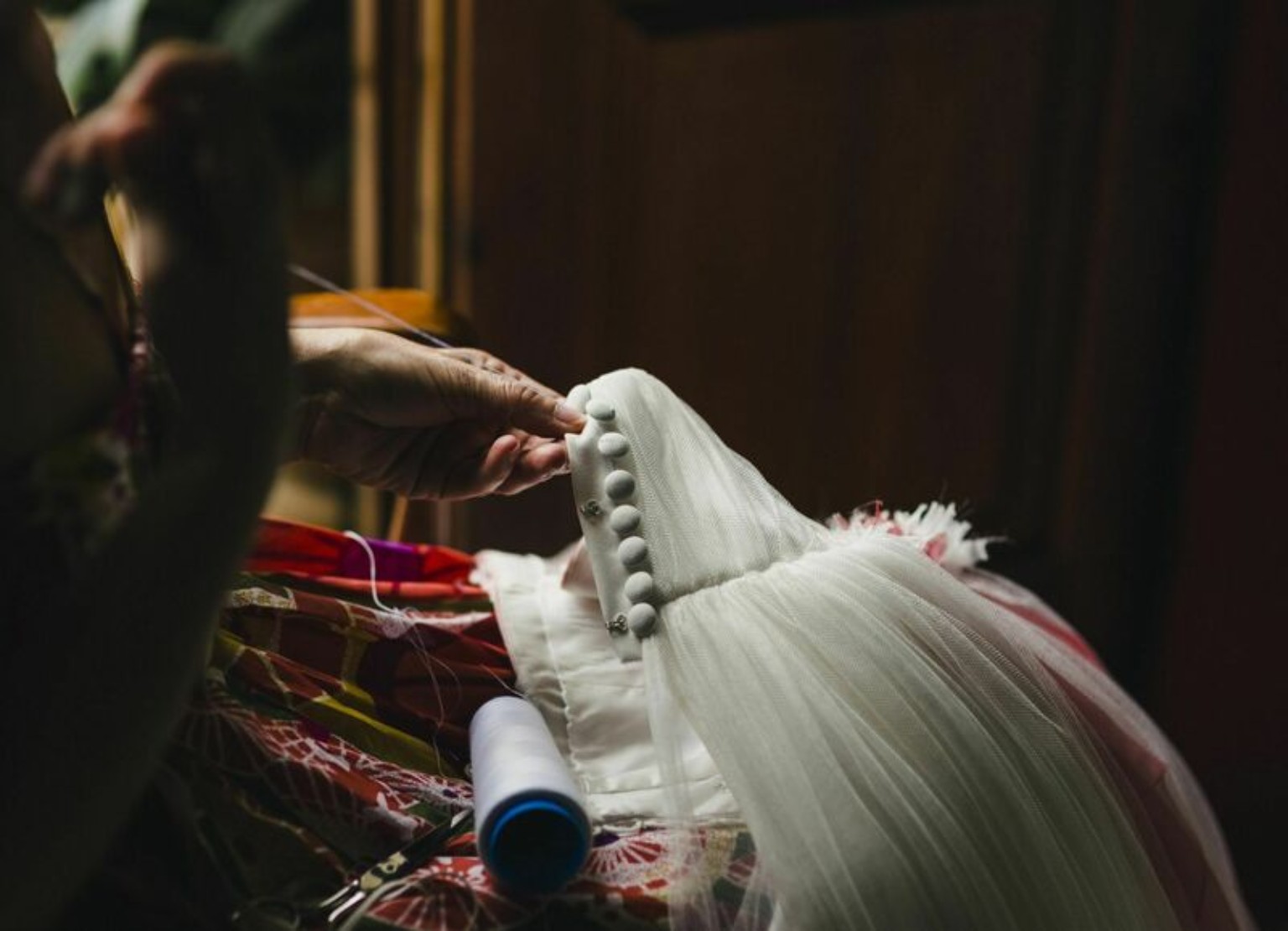 Brautkleid-Änderungen und Abstecktermin im Atelier